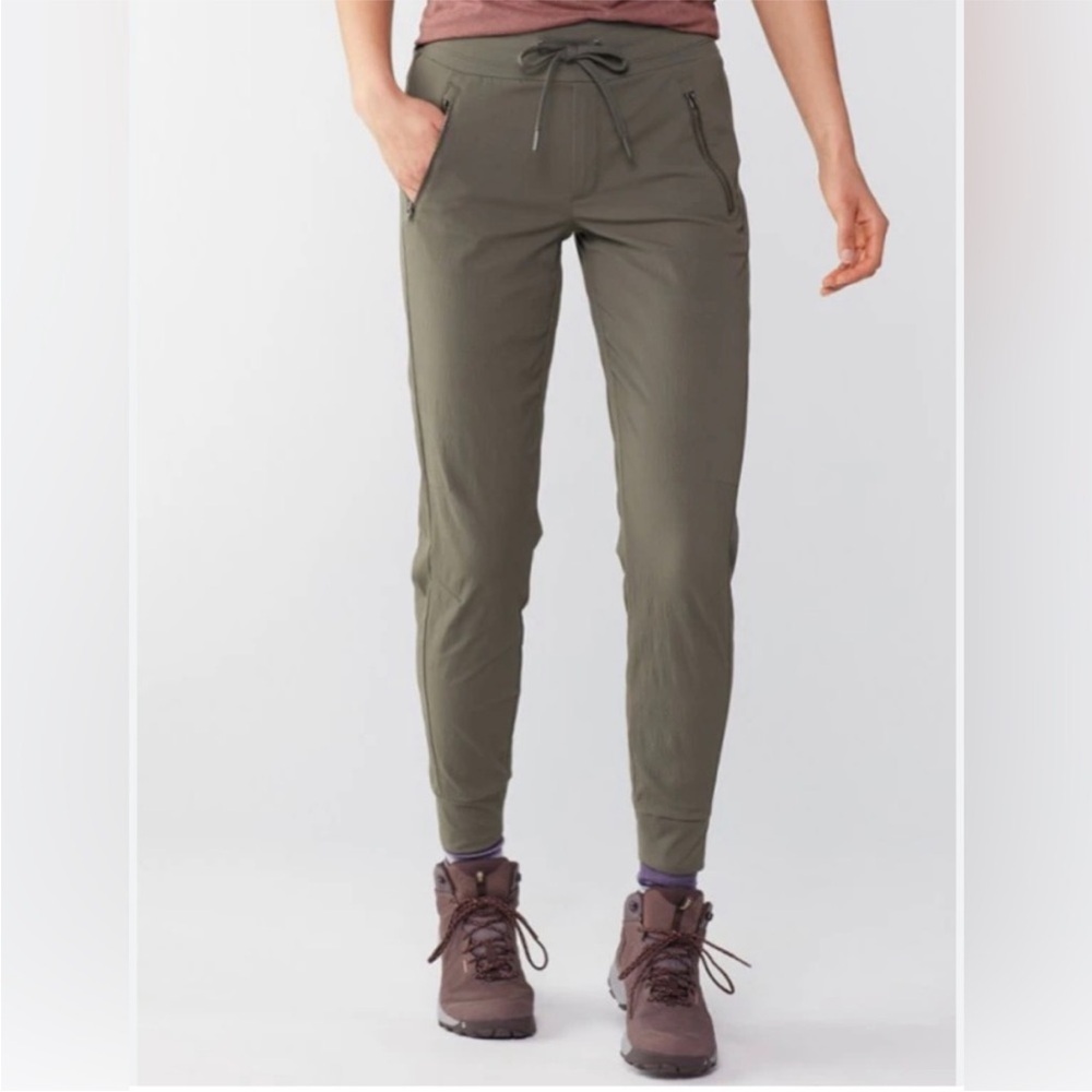 Athleta green Trekkie North Jogger 6T tall pants